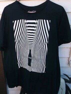 Coca-Cola Graphic short sleave T-Shirt XL Black Optical Illusion Coke Bottle Tee